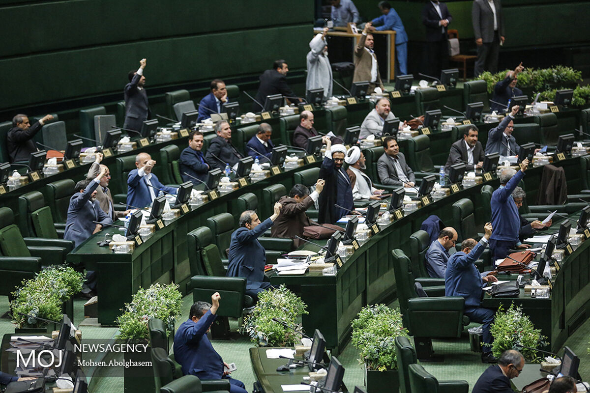 تقدیم لایحه بودجه سال ۹۷ به مجلس توسط رییس جمهوری