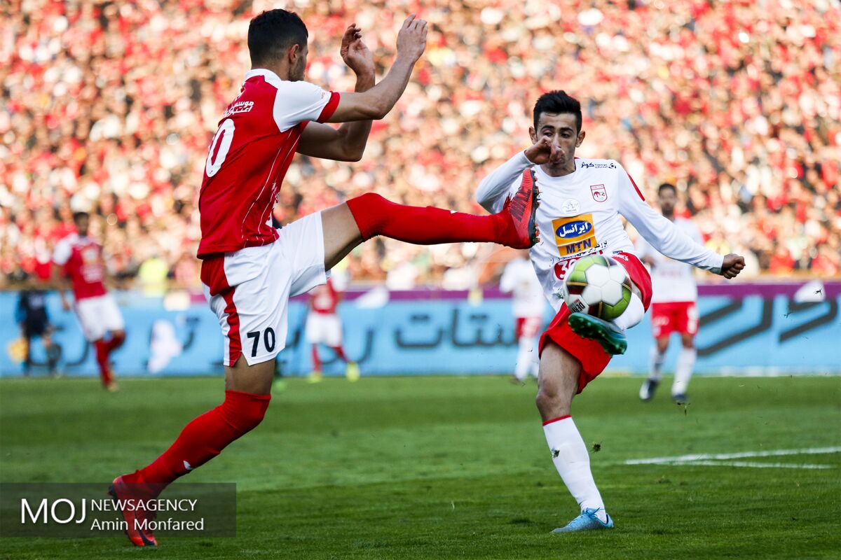 دیدار تیم های فوتبال پرسپولیس تهران و تراکتورسازی تبریز