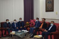 مسئولان برای رفع مشکلات خانواده شهدا همت کنند