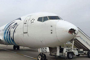 تصادف خودرو با هواپیما در اهواز 