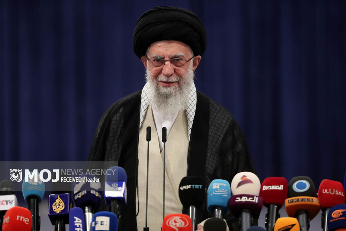 حضور رهبر معظم انقلاب در چهاردهمین دوره انتخابات ریاست جمهوری