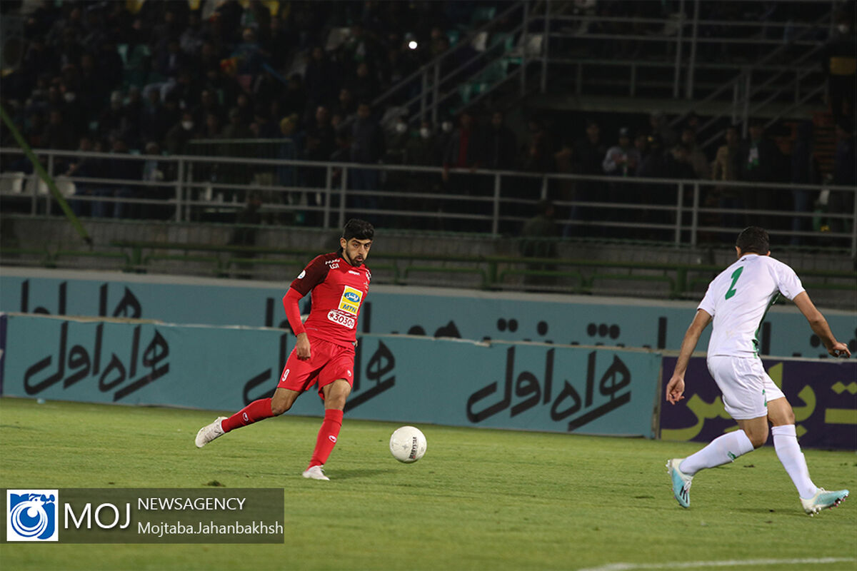 دیدار تیم های فوتبال ذوب آهن و پرسپولیس