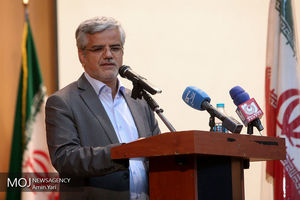 چه کسی باید اختلاف مجلس و مجمع را حل کند؟