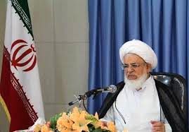 هر وکیلی برای پول و درآمد بیشتر پروندهای را قبول کند خیانت است