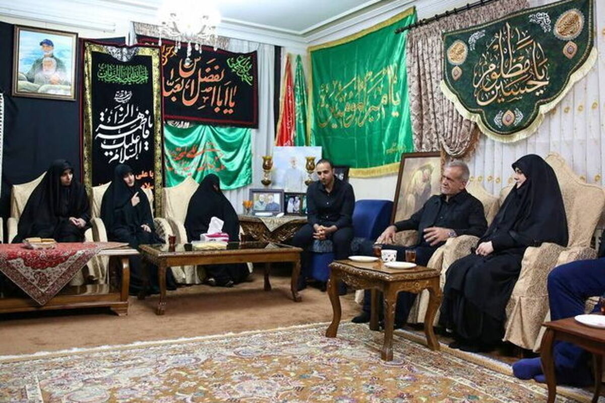 مسعود پزشکیان در دیدار با خانواده شهید سلیمانی