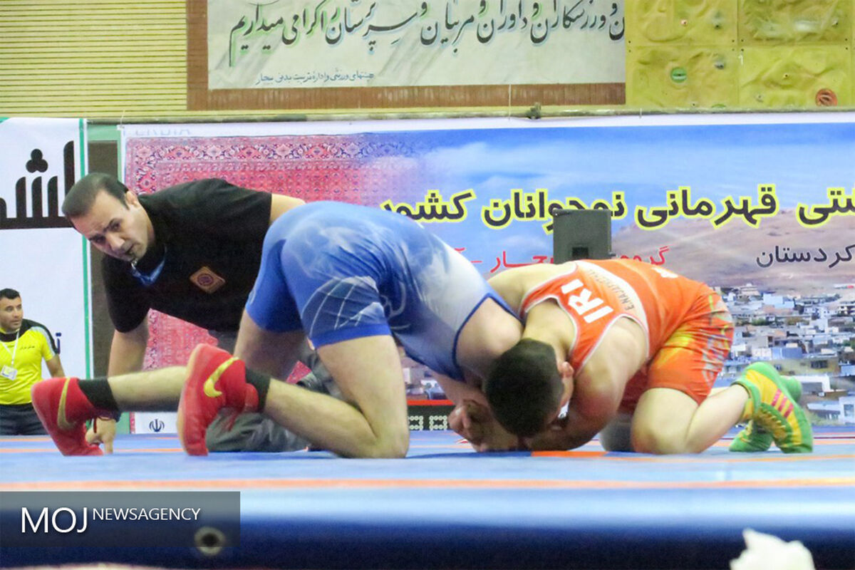 مسابقات کشتی آزاد نوجوانان کشور