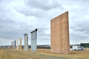 مخالفت مقامات امنیتی سابق آمریکا با احداث دیوار مرزی