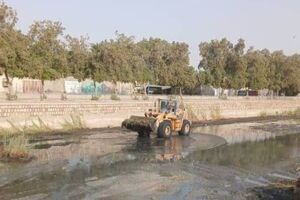 پاکسازی «خور گور سوزان» در بندرعباس برای حفظ سیمای شهری