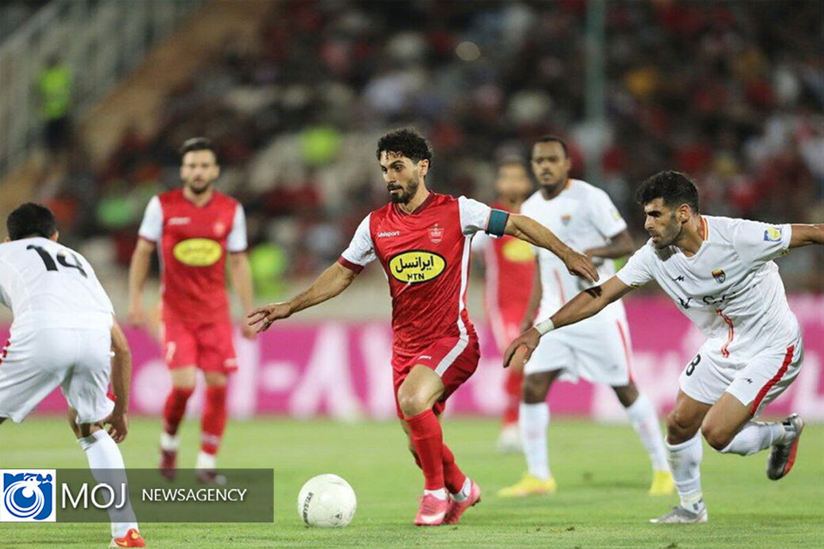 دیدار تیم‌ های فوتبال پرسپولیس و فولاد خوزستان 