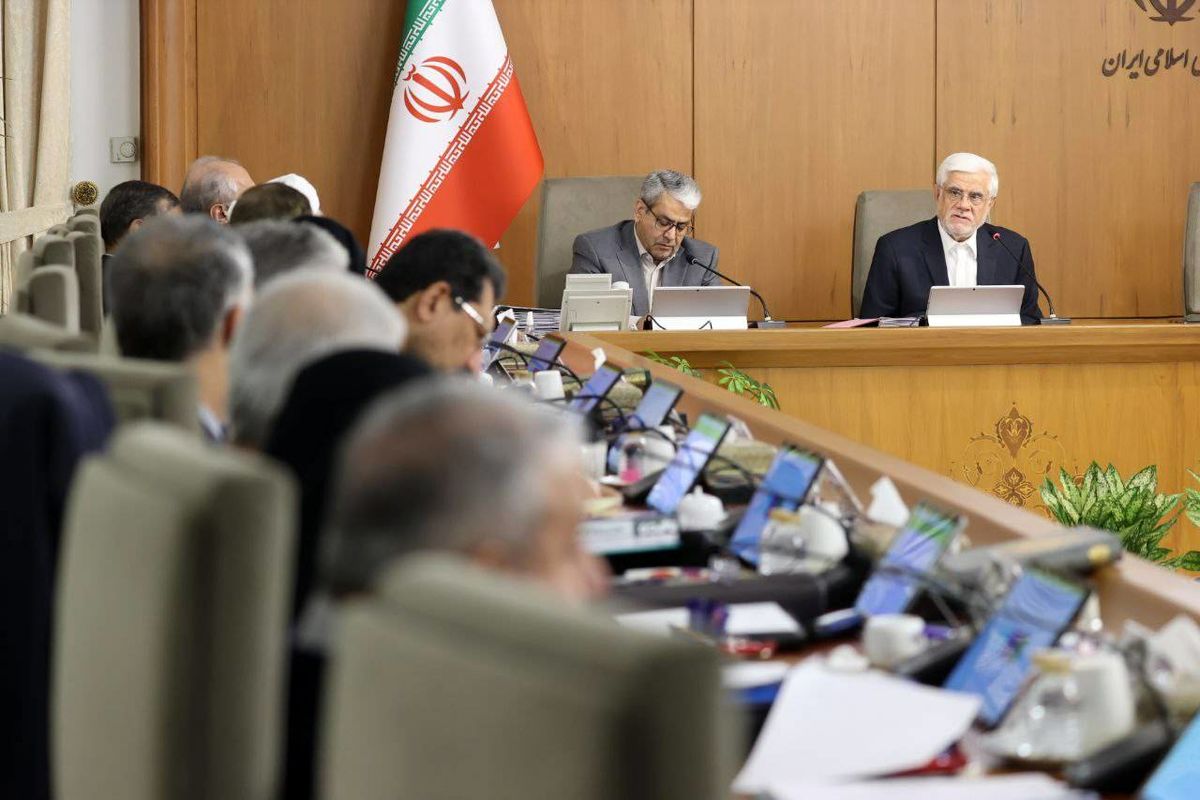محمدرضا عارف معاون اول رئیس جمهور در جلسه هیئت دولت