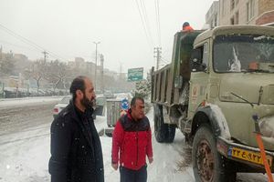 بازدید میدانی رییس شورای اسلامی شهر قزوین از نحوه برف روبی نقاط مختلف شهر 