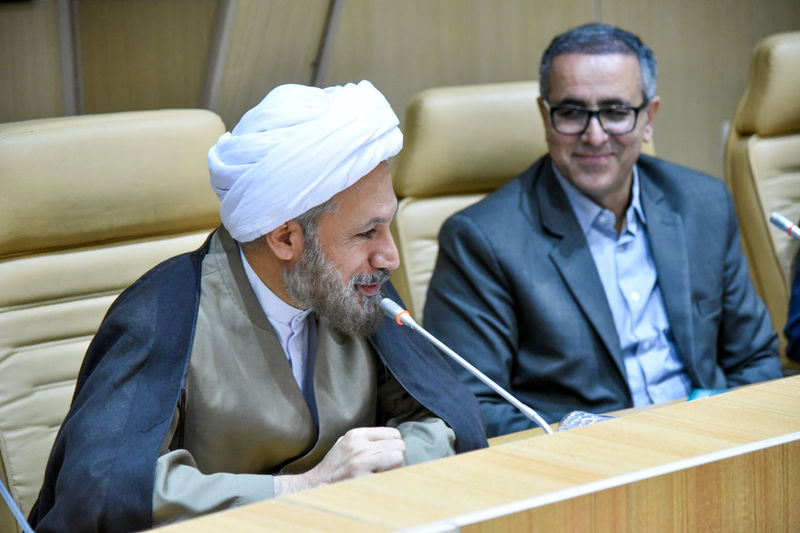 مدیران باید با کمال جدیت کار و برای حل مشکلات تلاش کنند