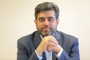 پیام تبریک الهیاری به حامد ثابت و گروه اجرا کننده موسیقی بی همه چیز