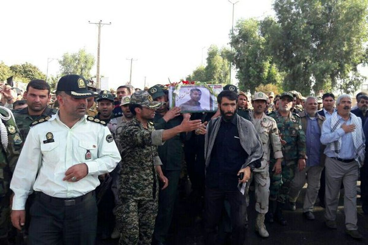 پیکر شهید عملیات مین‌روبی در قصرشیرین تشیع شد