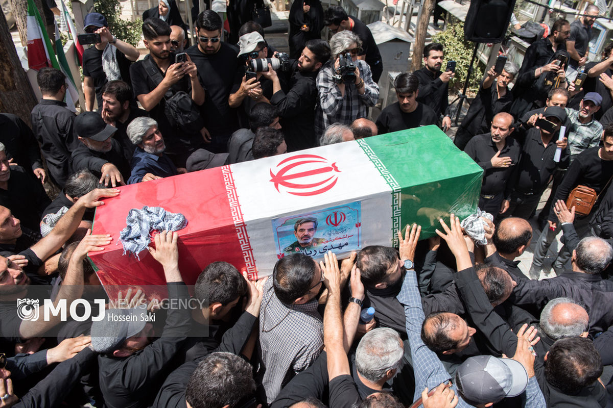 تشییع و تدفین شهید «امیرعلی حاجی زاده» در بهشت زهرا (س)