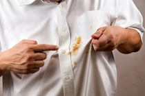 روی لباست روغن ریخته؟ / از بین بردن لکه روغن از لباس با چند راهکار خانگی