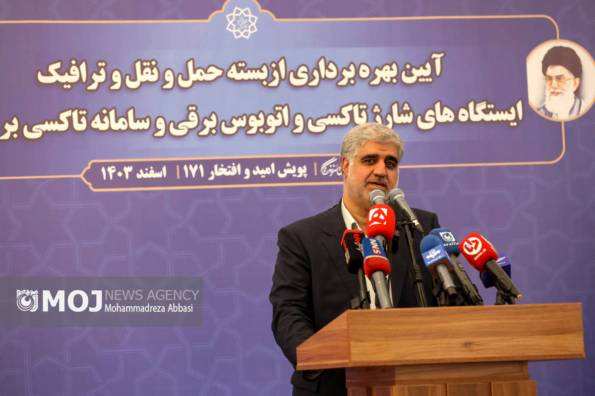 افتتاح ۳ ایستگاه شارژبرقی و رونمایی از تاکسی برخط