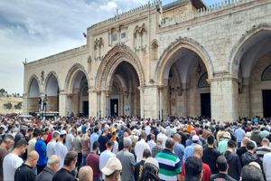 نماز جمعه ۷۵ هزار نفری در قلب مقاومت