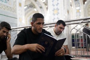 ملی‌پوشان کشتی ایران حرم امام رضا(ع) را زیارت کردند