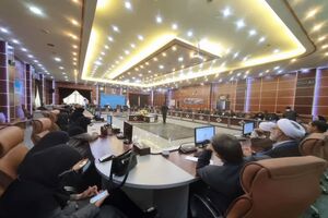 بهره مندی از ظرفیت اساتید و نخبگان دانشگاه در صنایع استان مرکزی
