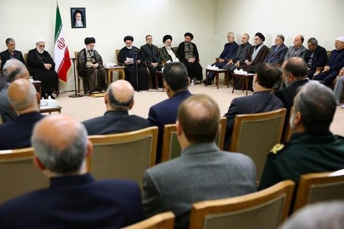 دیدار رهبر با دست ادرکاران حج