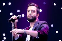 امشب دستانم را ستون یک پل در ایران خواهم کرد