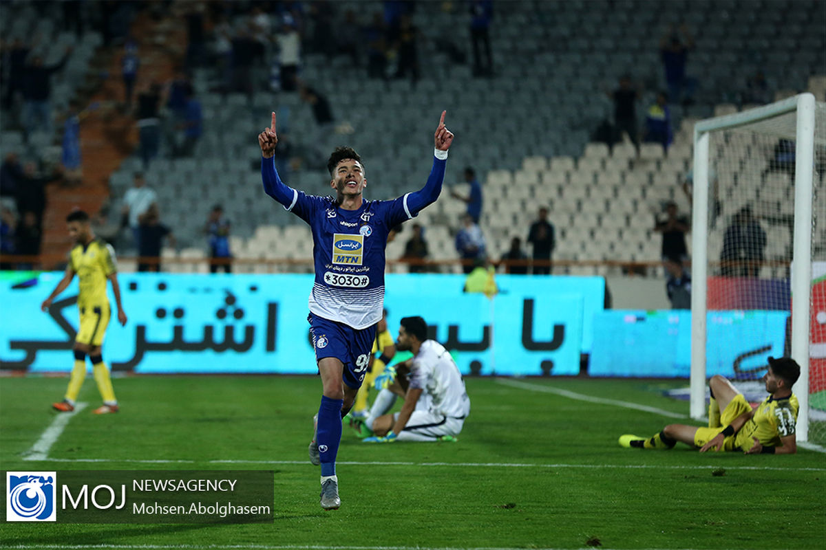 دیدار تیم های فوتبال استقلال و فجر شهید سپاسی