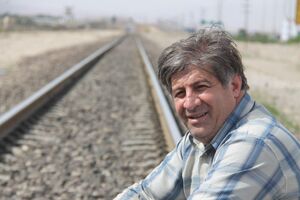 هزار کار نکرده و راه نرفته هنری، وقتی برای فعالیت سیاسی نمی گذارد