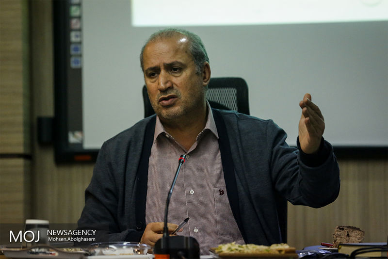اصراری بر دور زدن قانون منع به کارگیری بازنشستگان ندارم