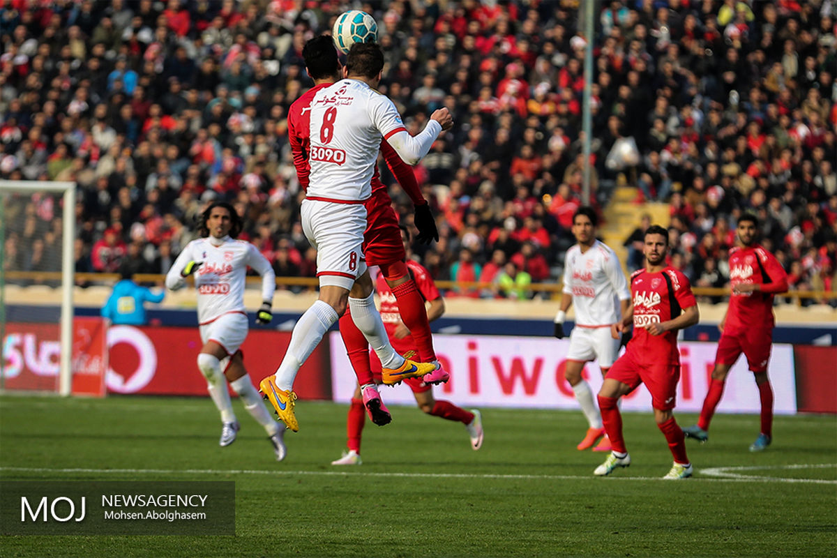 دیدار تیم های فوتبال پرسپولیس و تراکتورسازی