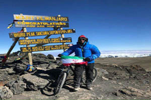 فتح کلیمانجارو توسط قله نورد مازندرانی با دوچرخه! 