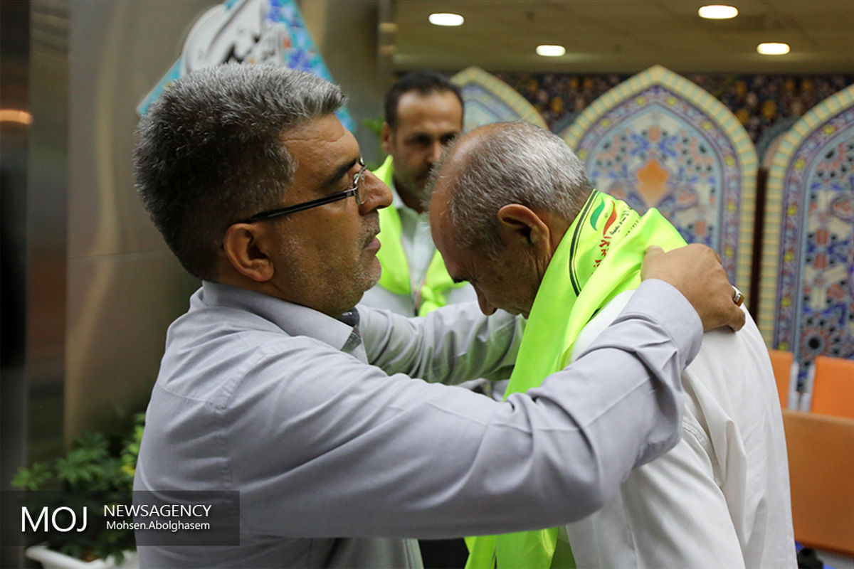 بدرقه نخستین گروه از زائران حج تمتع ۹۷