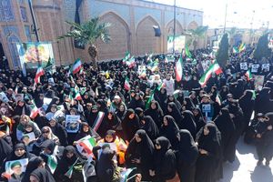 پیاده‌راه عالی‌قاپو میزبان همایش بانوان در چهلم شهادت رهبر شهید امام خامنه‌ای+تصاویر