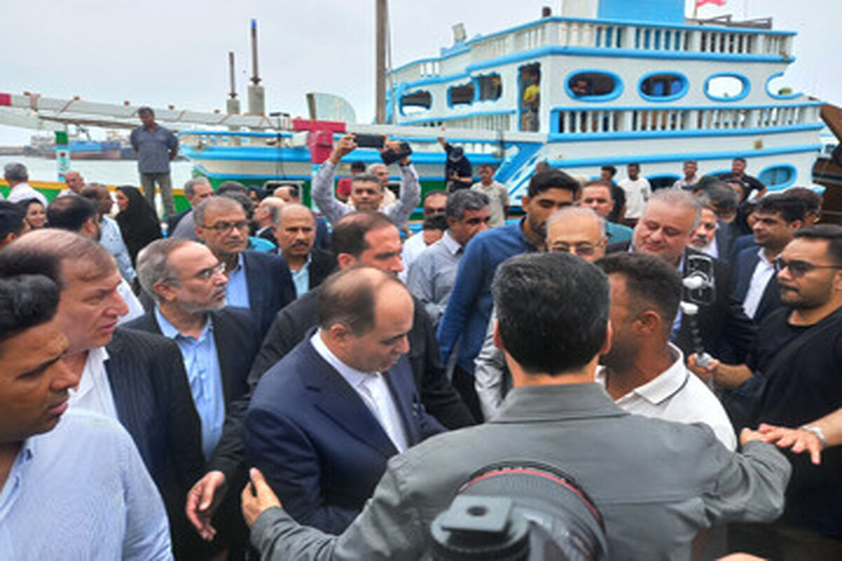وزیر جهاد کشاورزی در اسکله صیادی پشت شهر
