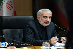 برای خدمات به معلمان با کسی تعارف نداریم