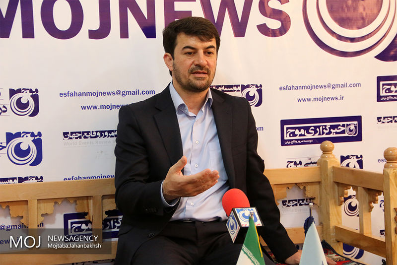 اهداء ۱۰ هزار متر مربع فرش و موکت خیّران اصفهانی به زلزلهزدگان کرمانشاه