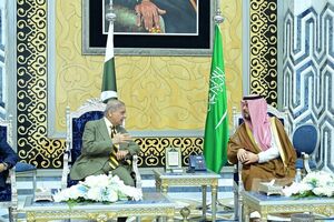نخست‌وزیر پاکستان وارد عربستان شد