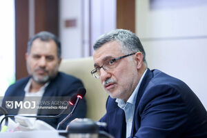وزیر بهداشت بر شناسایی مشکلات ناشی از مهاجرت و ترک کار پزشکان تاکید کرد