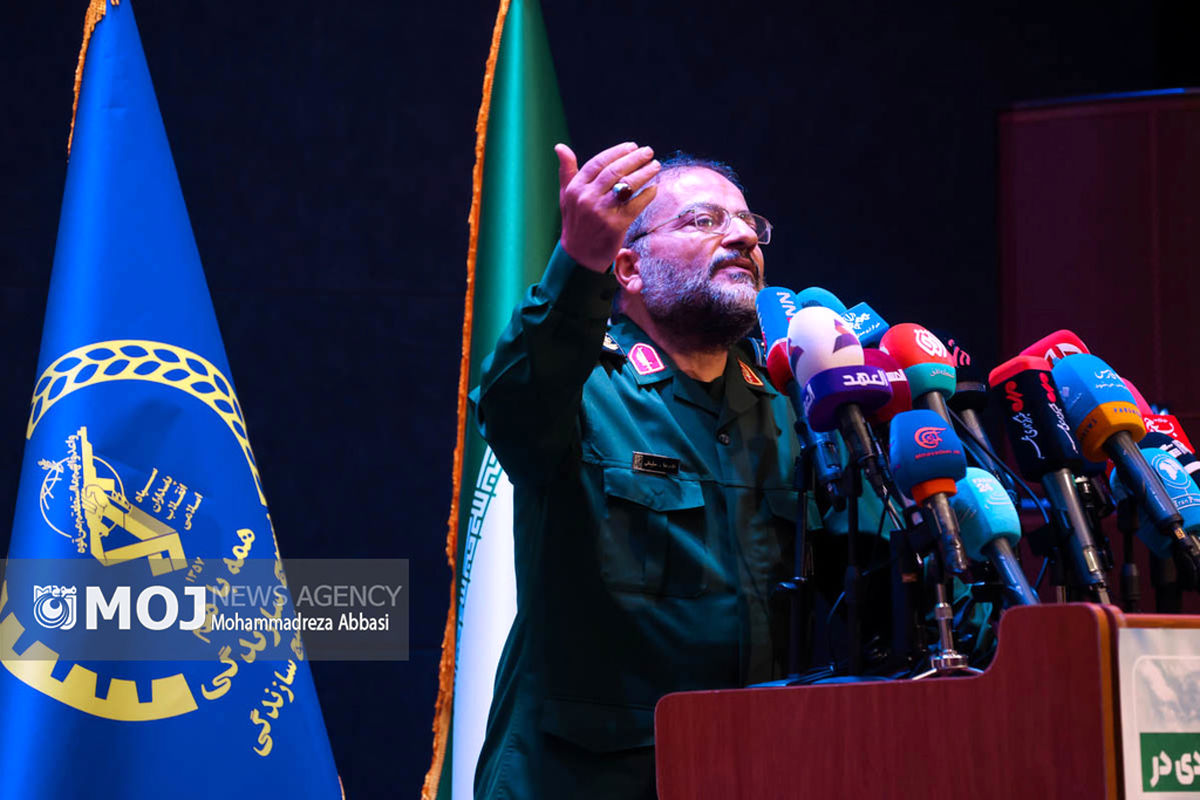 آیین اعطای نشان ملی فردوس