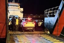 تخلیه نخستین محموله خودرو‌های وارداتی در بندرلنگه 