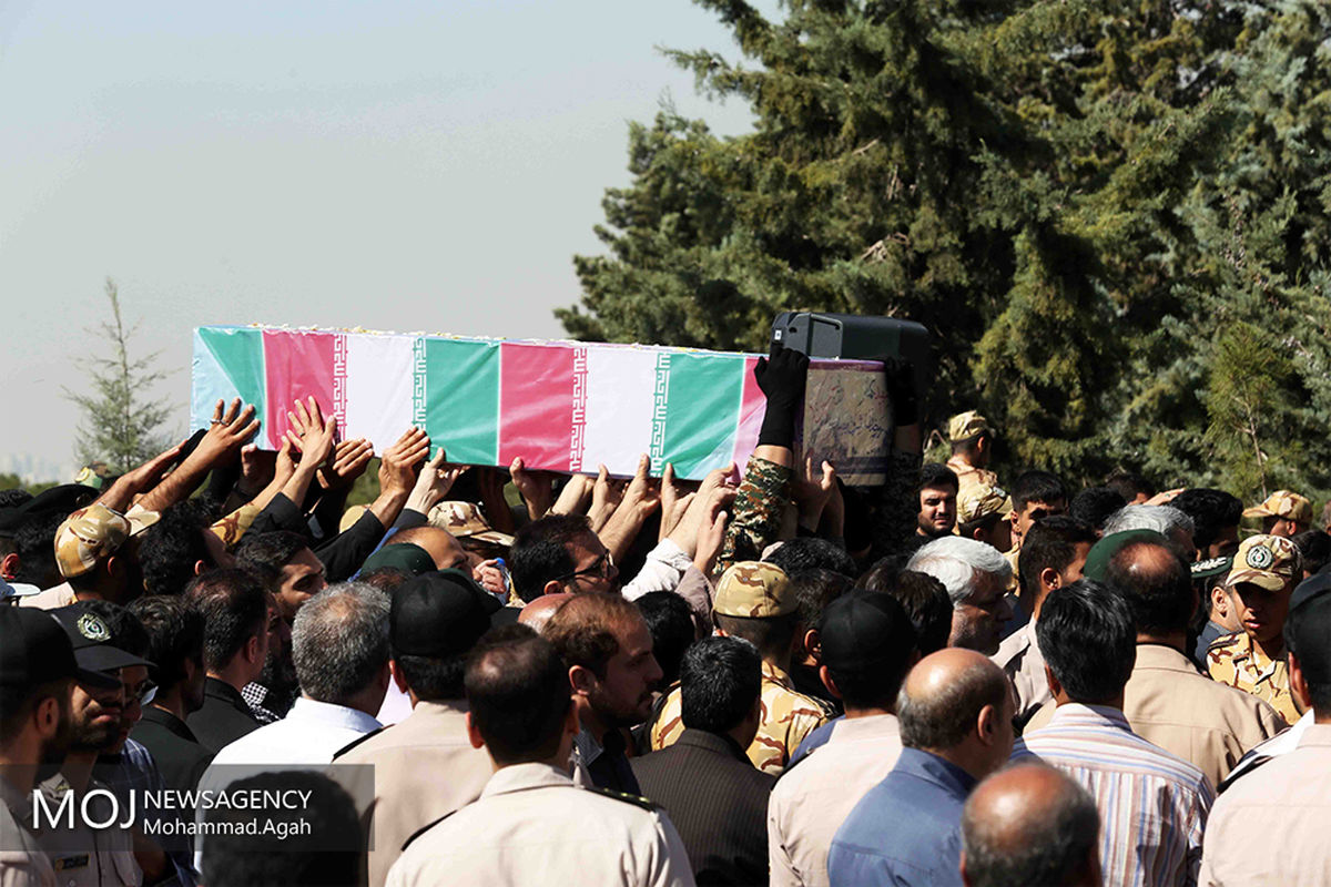 تشییع پیکر مطهر شهید گمنام در وزارت دفاع