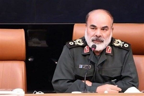 فرمانده نیروی زمینی سپاه روز پاسدار را تبریک گفت