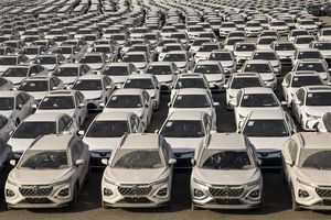 خودروهای نو وارداتی در بندر شهید رجایی + فیلم