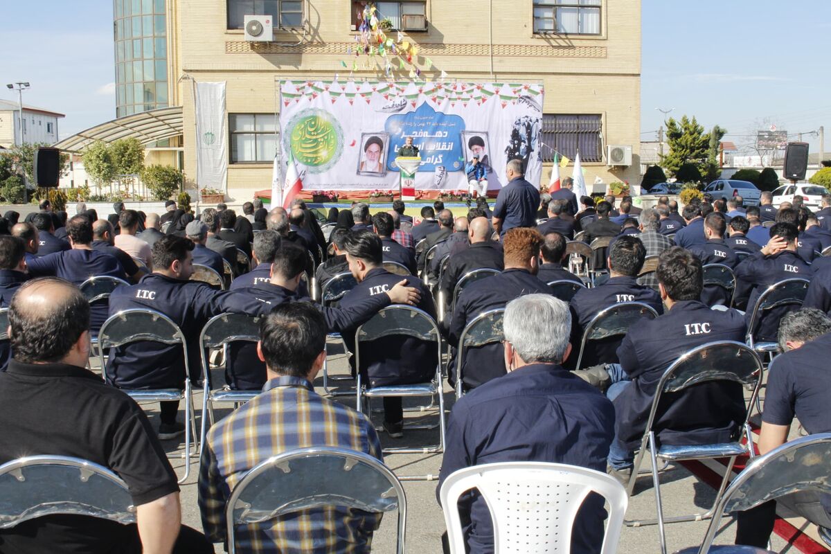 جشن انقلاب در مجتمع دخانیات گیلان