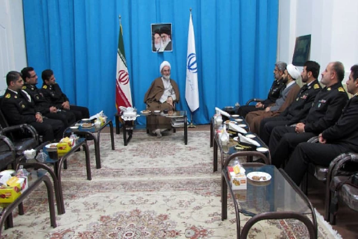 آیت الله فلاحتی در دیدار با فرمانده آموزش تخصص های دریایی رشت1