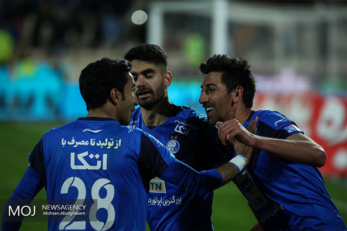 دیدار تیم های فوتبال استقلال تهران و نساجی مازندران