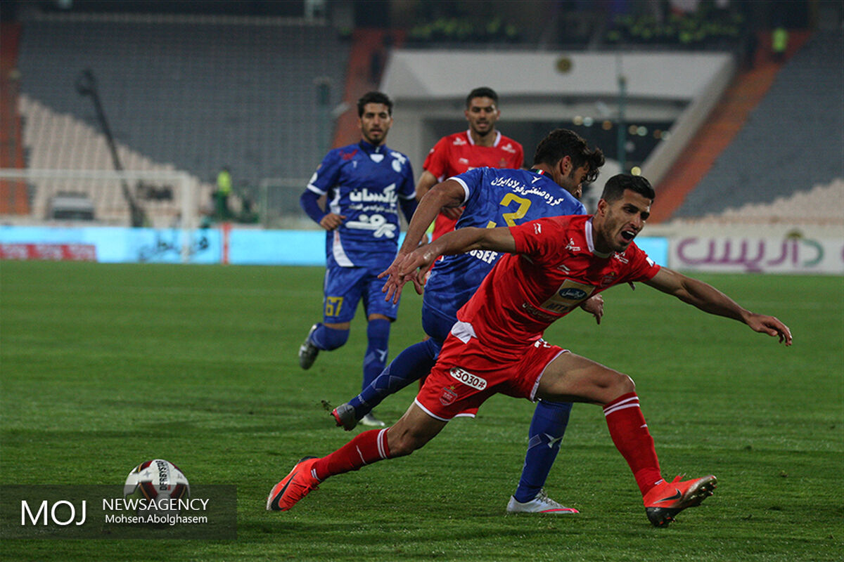 دیدار تیم های فوتبال پرسپولیس و استقلال خوزستان