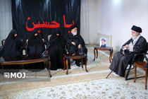 رهبر انقلاب در منزل رئیس‌جمهور شهید حضور یافتند