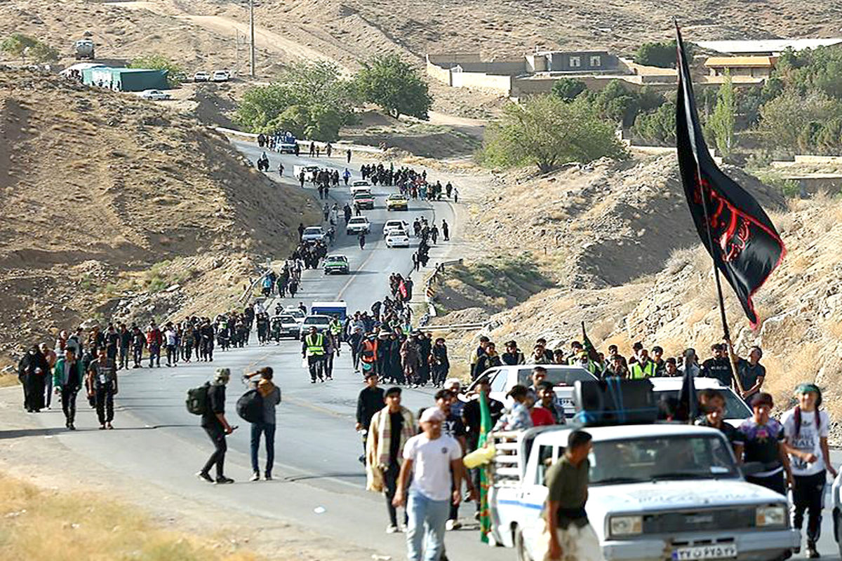 زائران پیاده امام رضا (ع)