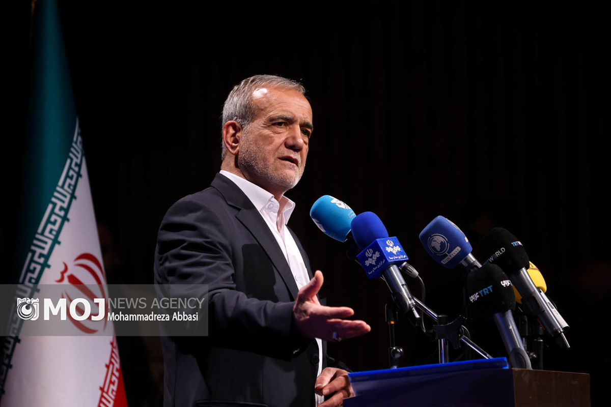 همایش فرهنگیان با حضور مسعود پزشکیان